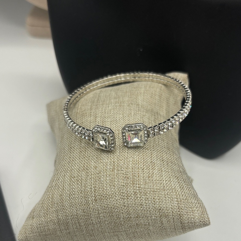 Elegant Crystal-Embellished Silver Tone Bangle